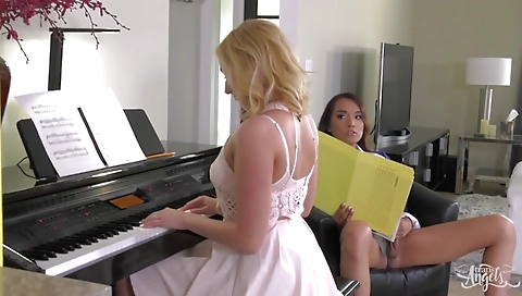 Free Shemale Fucks Girl Porn Videos - ladyboytoo.com